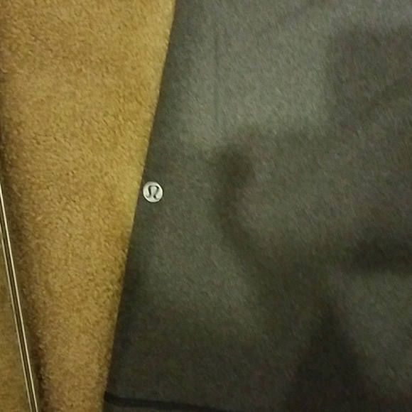 Cropped LuluLemon pants - Picture 3 of 3